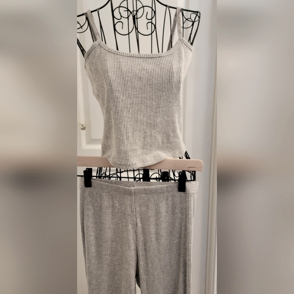 3 piece loungewear set. Super soft and comfortable in Grey sz Medium - Picture 5 of 6